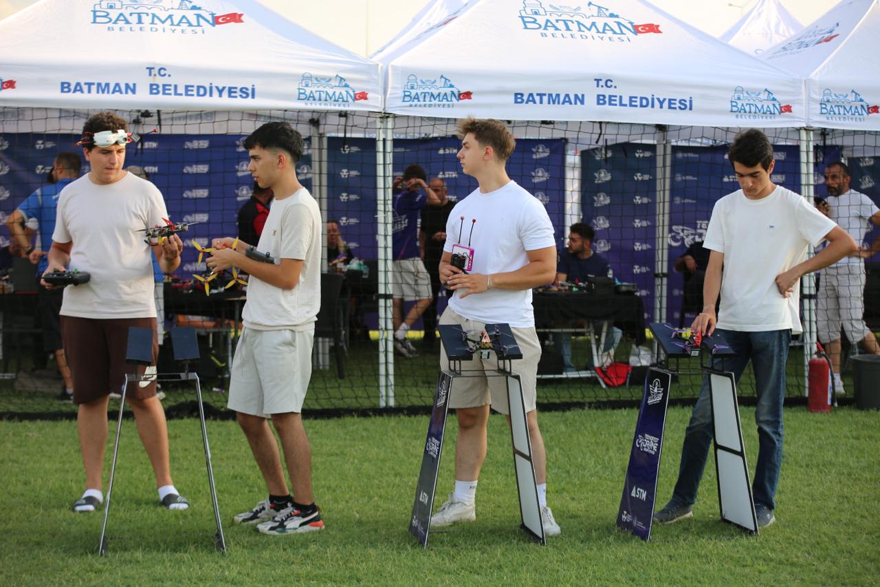 TEKNOFEST DRONE ŞAMPİYONASI BATMAN’DA NEFES KESEN MÜCADELEYLE BAŞLADI