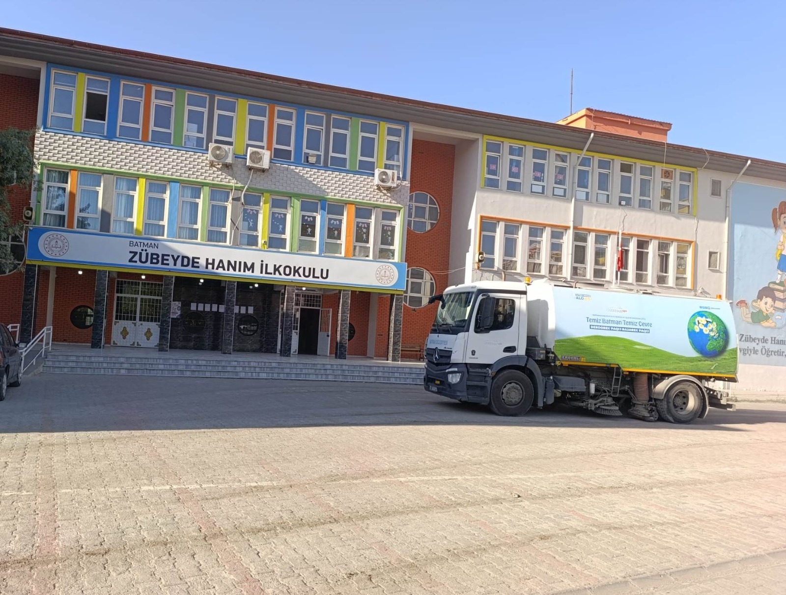 YENİ EĞİTİM YILI ÖNCESİ OKULLARDA KAPSAMLI TEMİZLİK ÇALIŞMASI