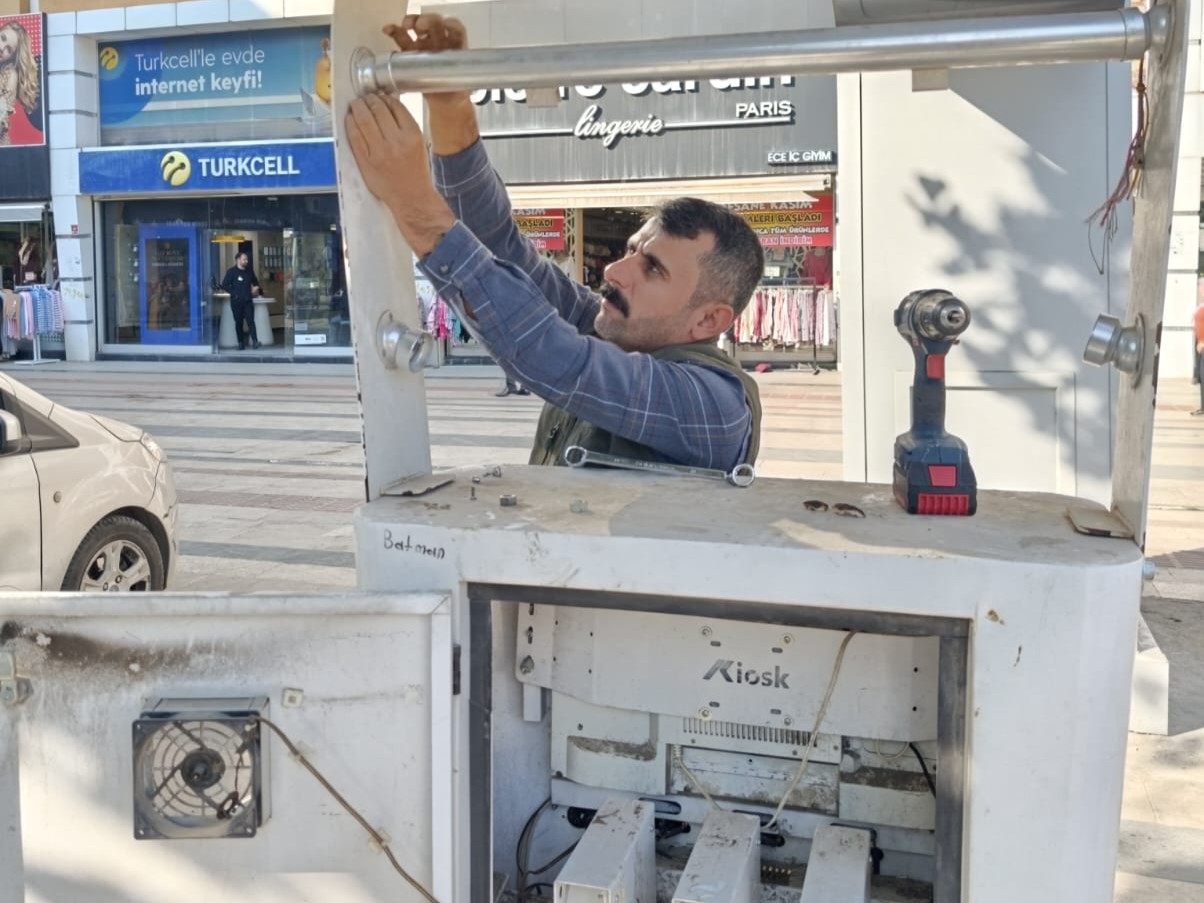 ENGELLİ ŞARJ İSTASYONLARI DÜZENLİ OLARAK KONTROL EDİLİYOR