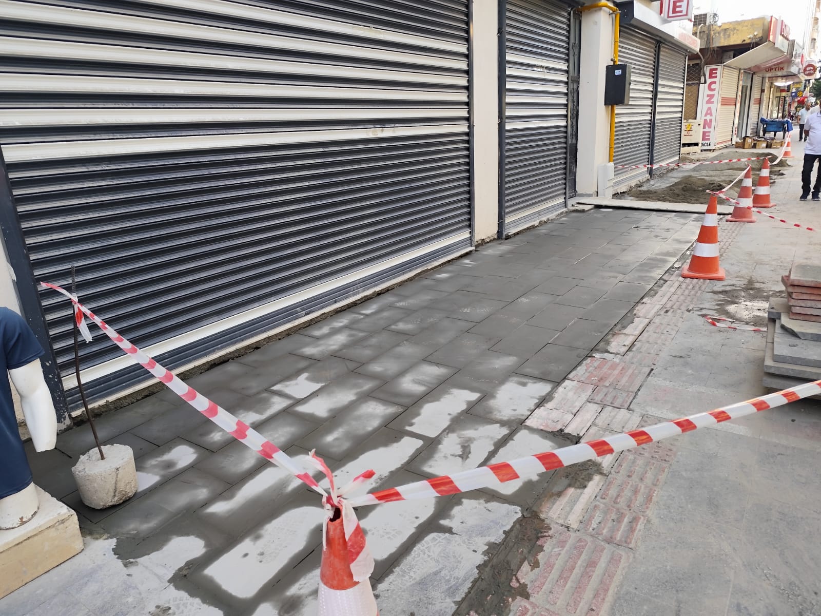 YOL AÇMA, ASFALT VE PARKE ÇALIŞMALARI SÜRÜYOR