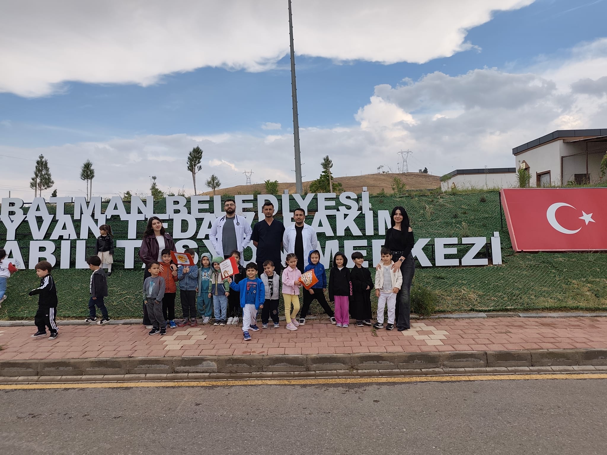 Öğrencilerden Hayvan Bakım, Tedavi ve Rehabilitasyon Merkezi’ne ziyaret
