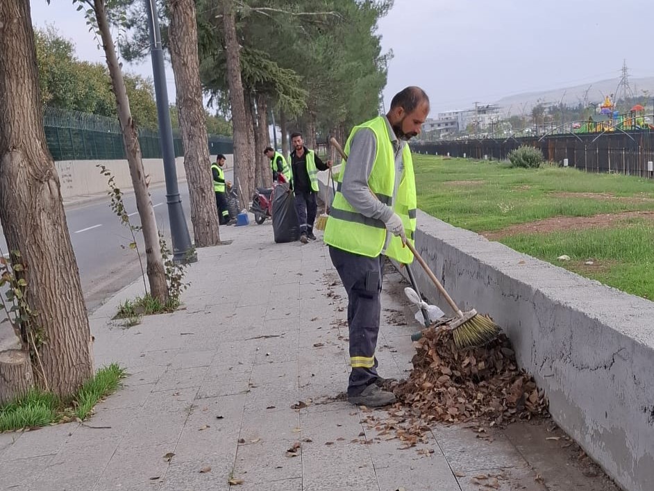 BELEDİYE EKİPLERİ SAHADA, TEMİZLİK ÇALIŞMALARI KESİNTİSİZ SÜRÜYOR