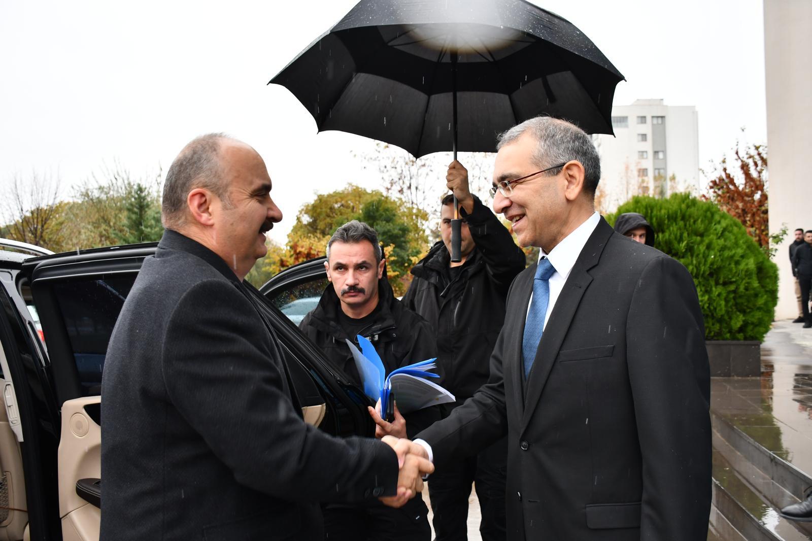 Batman Valisi ve Belediye Başkan V. Ekrem Canalp, DSİ 10. Bölge Müdürlüğü’nü Ziyaret Etti