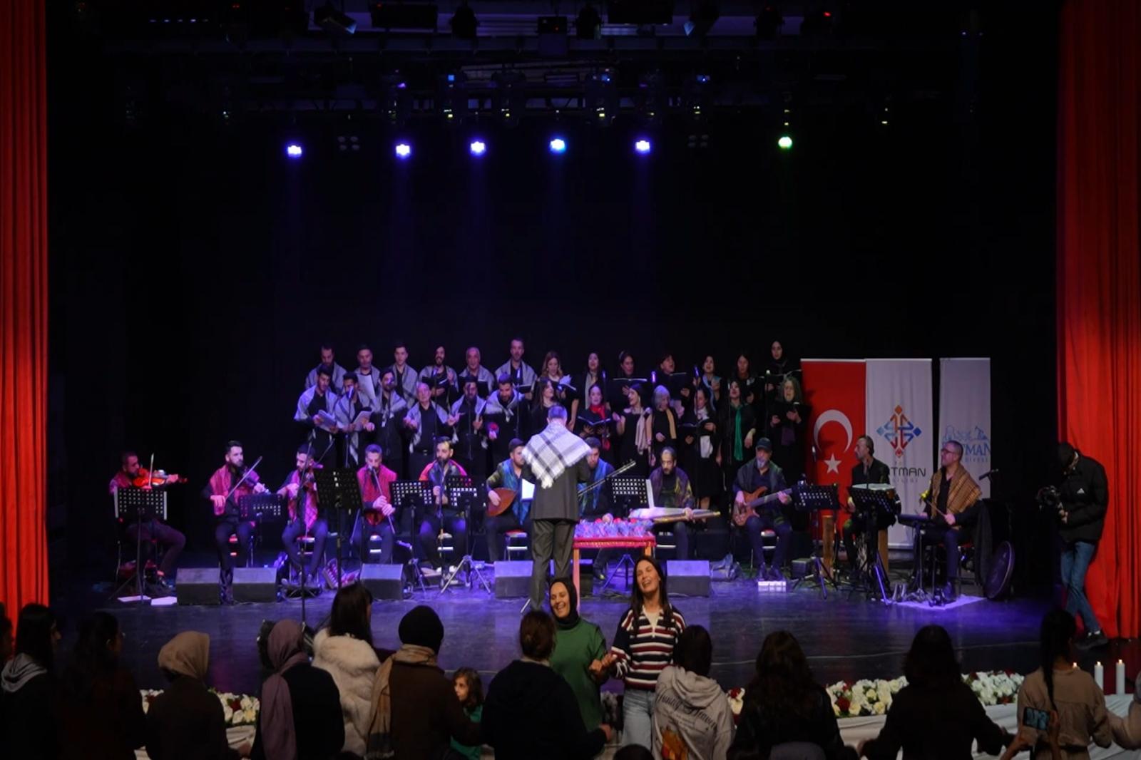 HALK MÜZİĞİ KORO KONSERİ SANATSEVERLERLE BULUŞTU