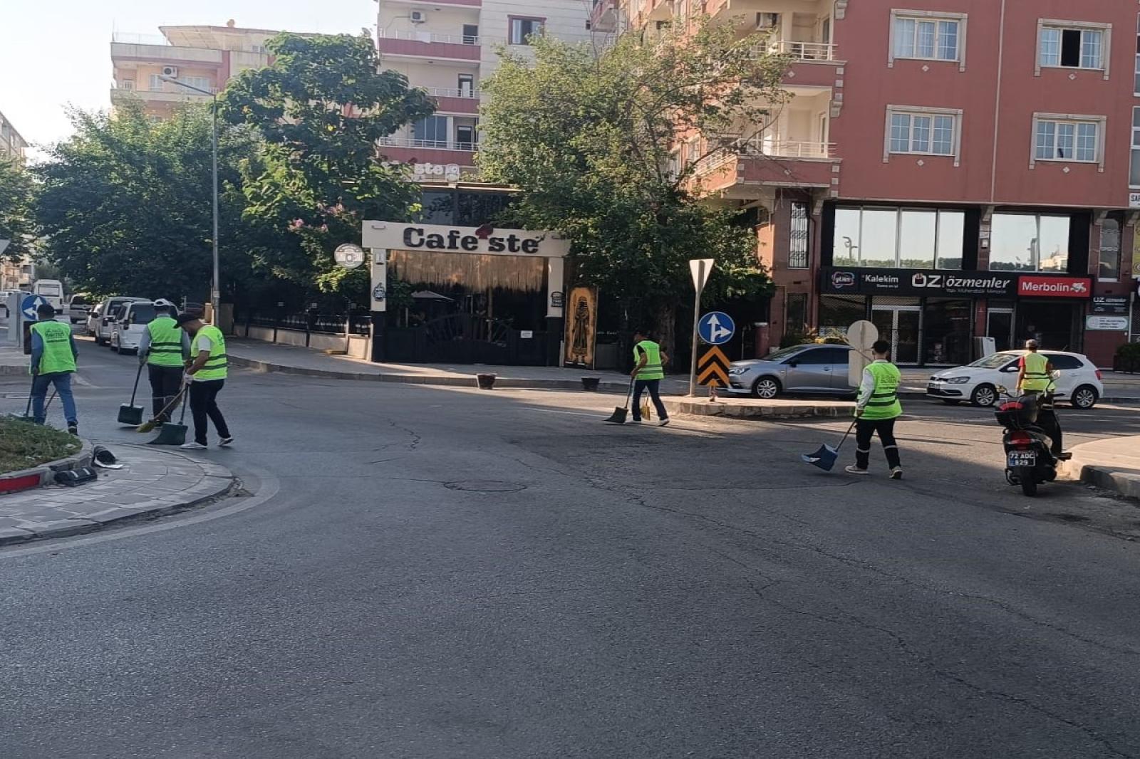 BATMAN BELEDİYESİ TEMİZLİK ÇALIŞMALARINI ARALIKSIZ SÜRDÜRÜYOR