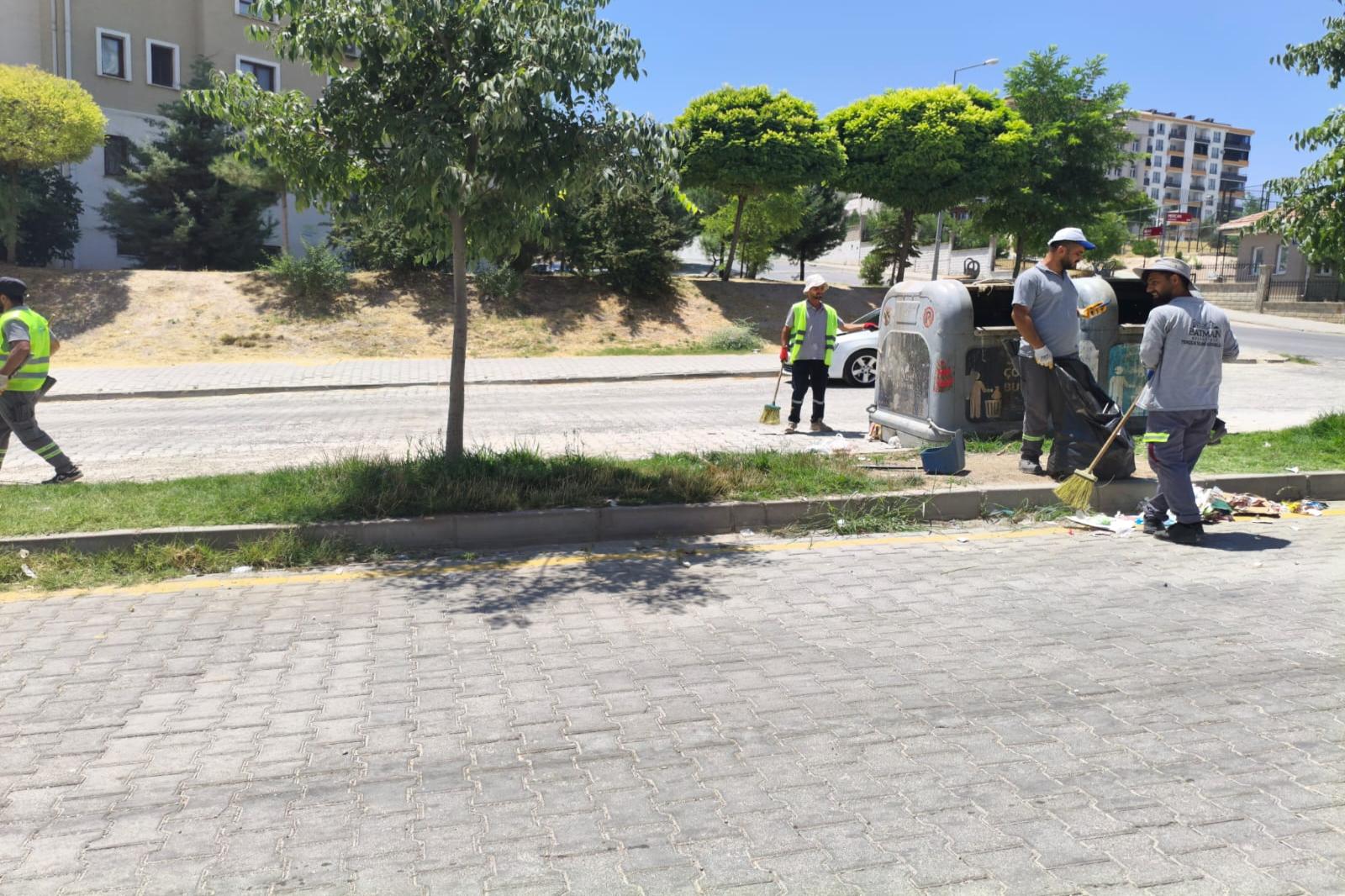 BELEDİYEDEN, YAŞAM ALANLARINDA TEMİZLİK ÇALIŞMALARI...