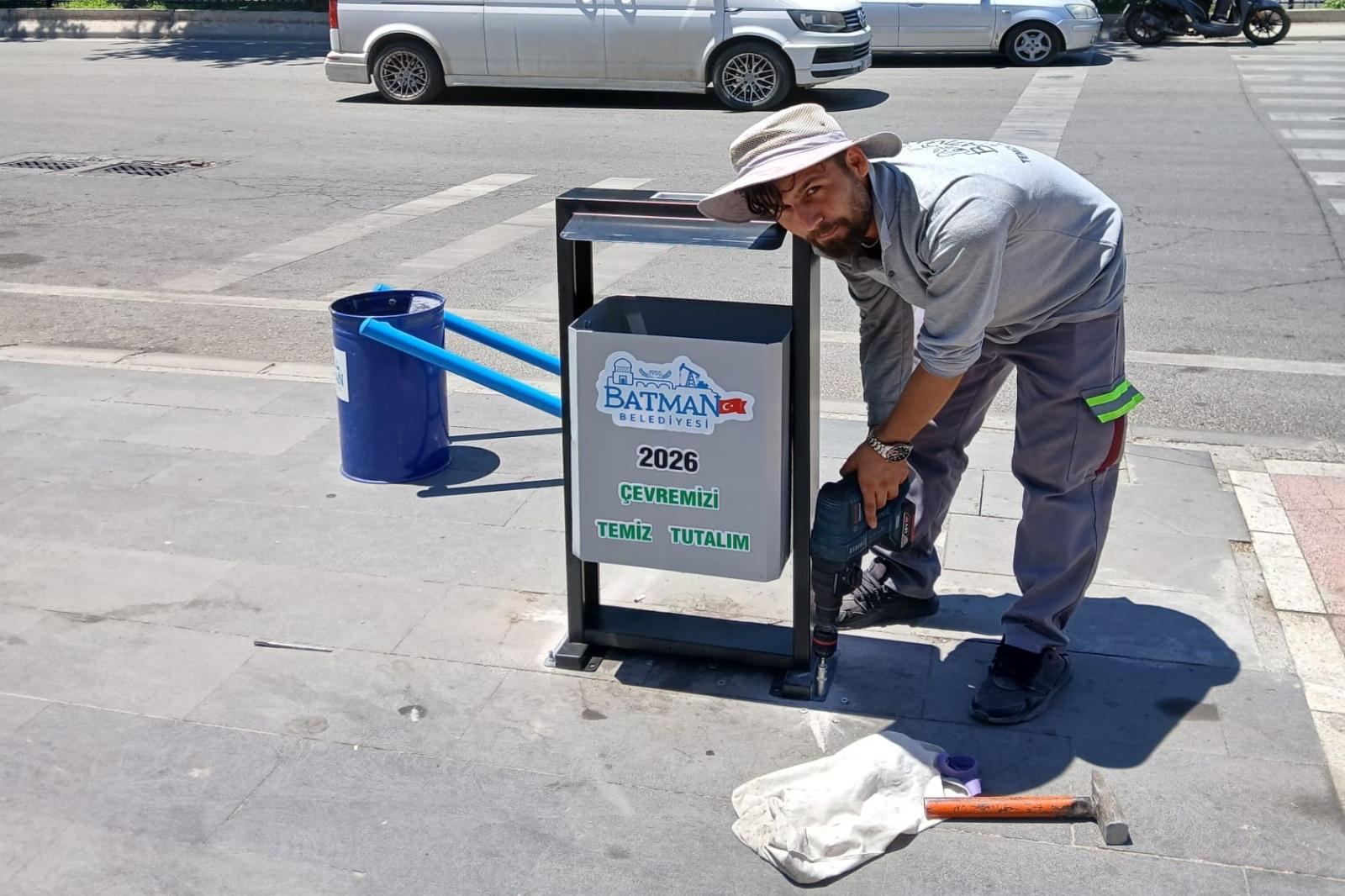 Diyarbakır Caddesi’ndeki Çöp Kovaları Yenilendi