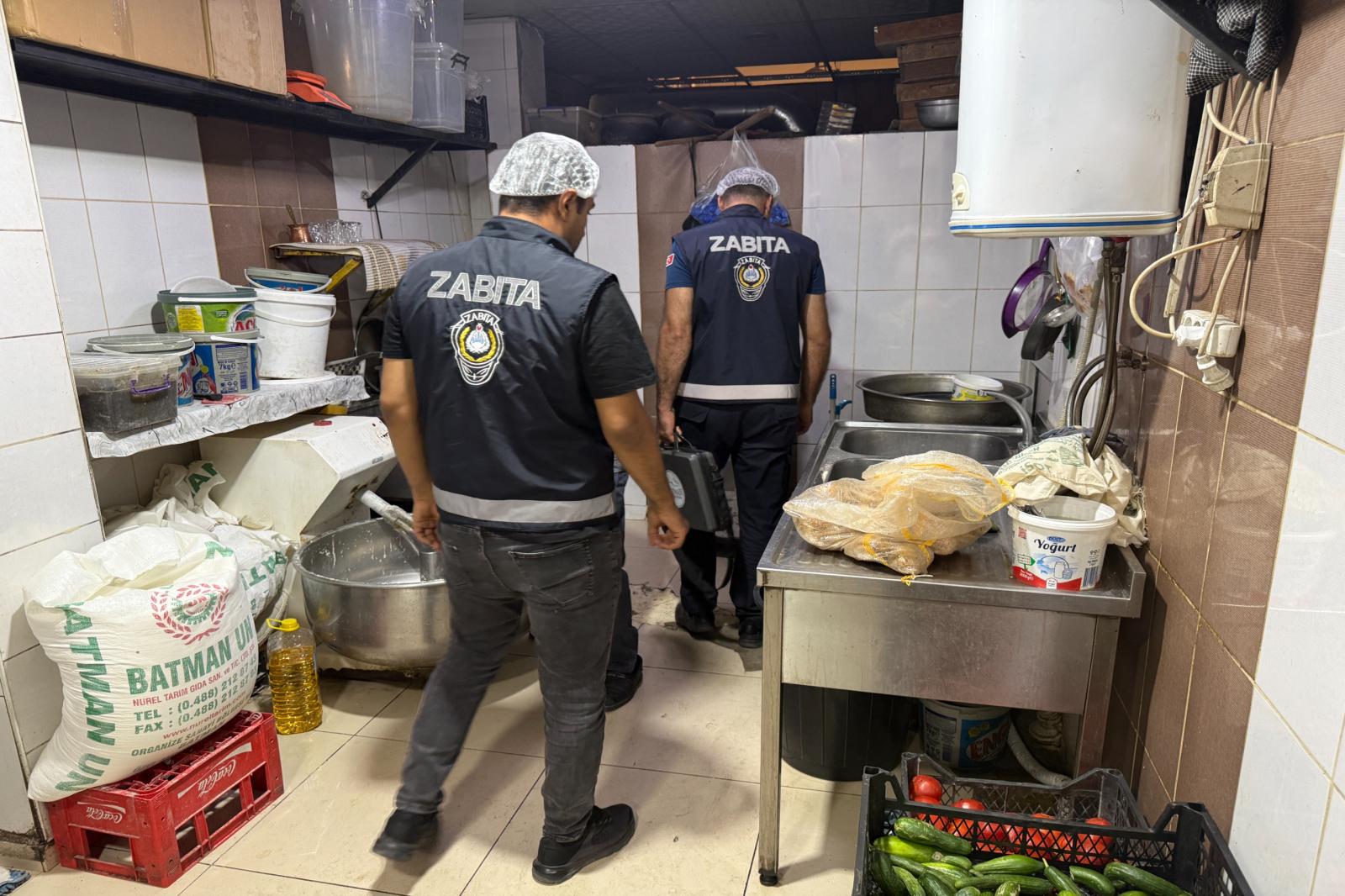 BATMAN BELEDİYESİ ZABITA EKİPLERİNDEN LAHMACUN VE PİDE SALONLARINA SIKI DENETİM