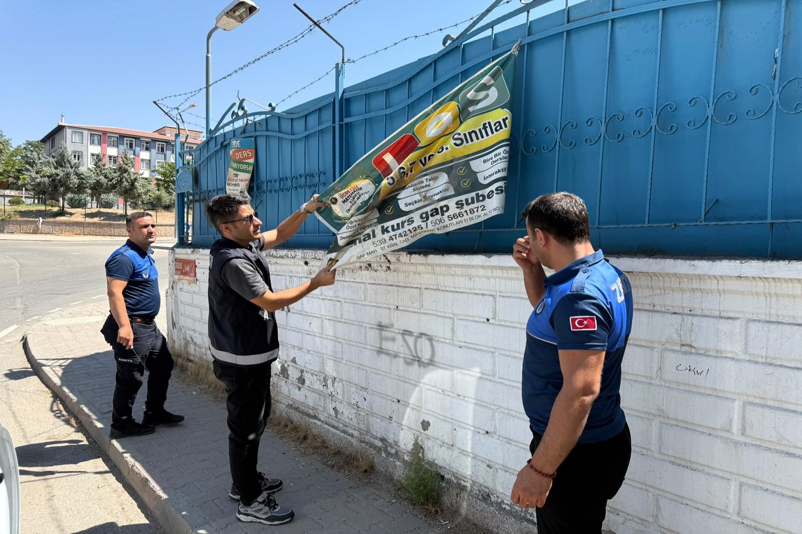BATMAN BELEDİYESİ ZABITA EKİPLERİNDEN GÖRÜNTÜ KİRLİLİĞİNE MÜDAHALE