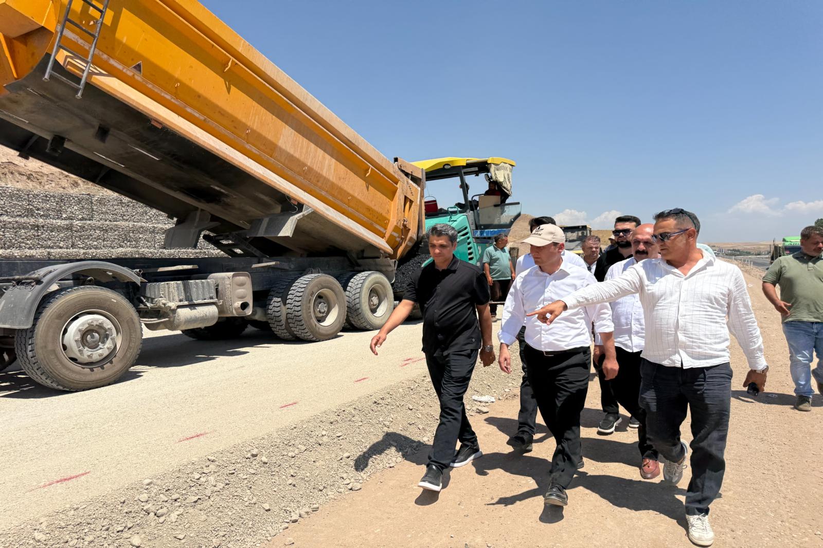 DİYARBAKIR-BATMAN YOLU DİKTEPE GEÇİŞİ PROJESİ’NDE ÇALIŞMALAR YERİNDE İNCELENDİ