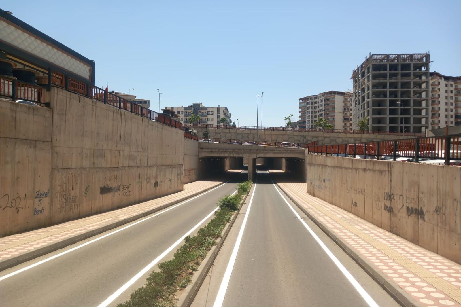YOL ÇİZGİLERİ YENİLENİYOR