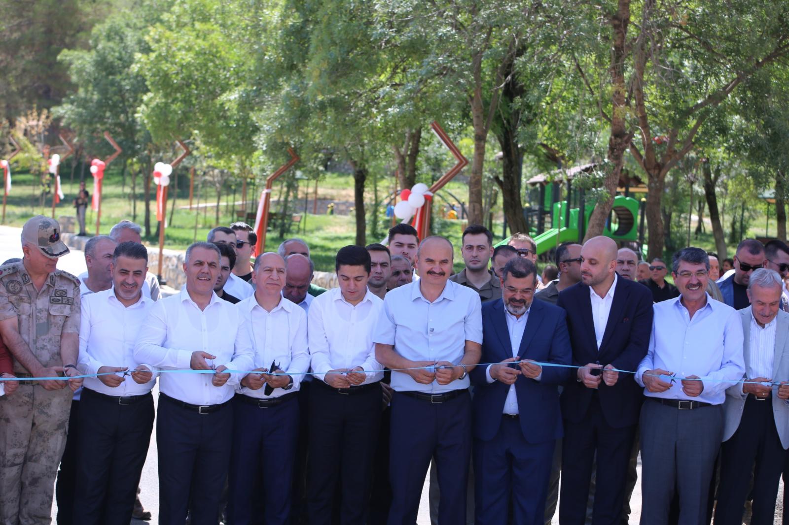 İLÇE VE BELDELERDE YAŞAM KALİTESİNİ ARTIRAN ÇALIŞMALAR SÜRÜYOR