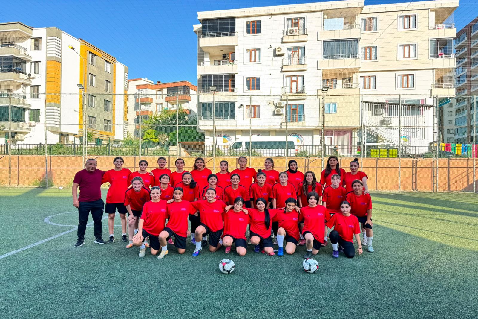 SPOR GENÇ VE ÇOCUKLARIN SOSYALLEŞMESİNİ SAĞLIYOR
