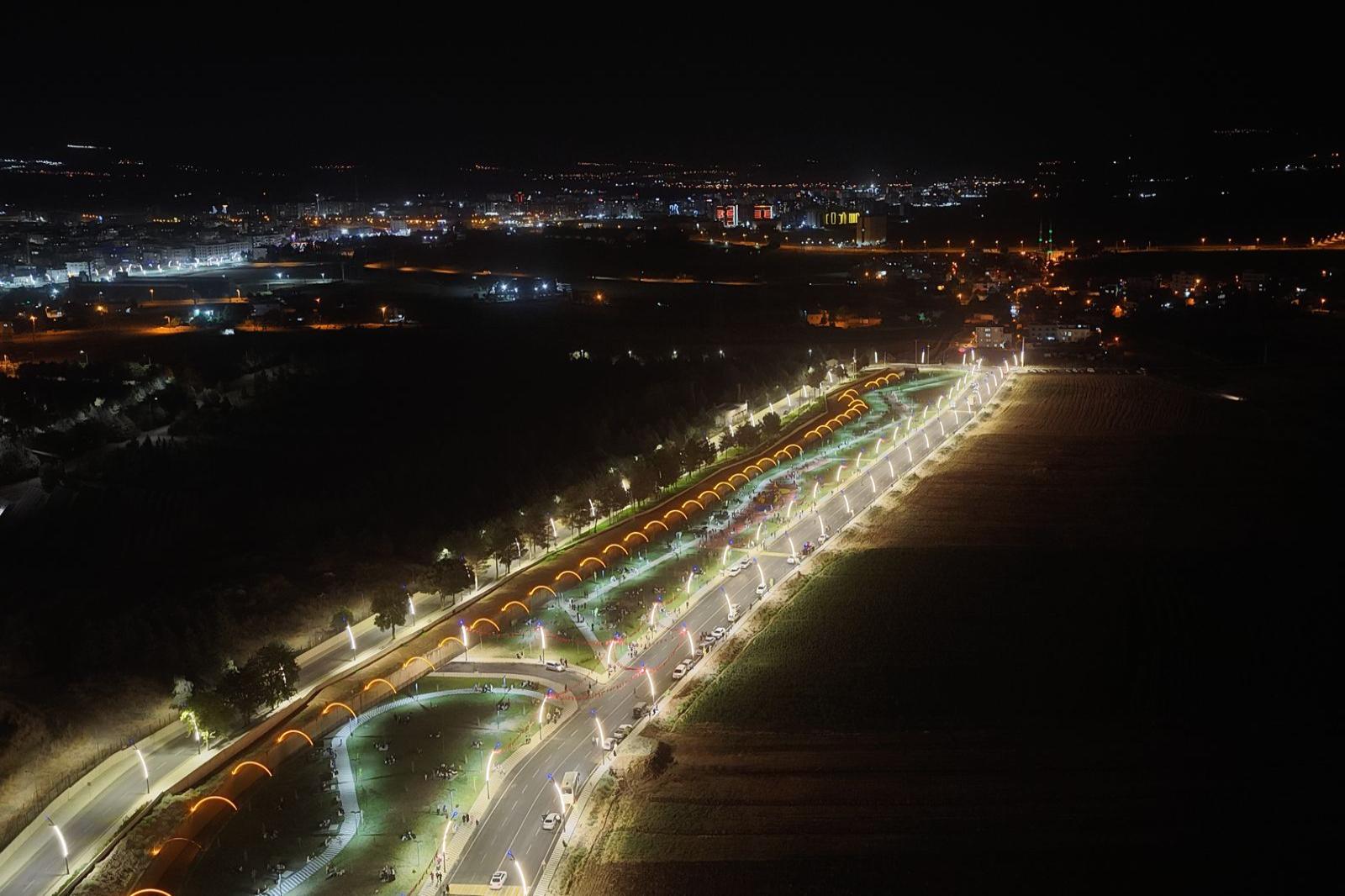 BOSTAN CADDESİ YENİLENEN YOLU VE GÜÇLENDİRİLEN ALTYAPISIYLA ULAŞIMA HAZIR