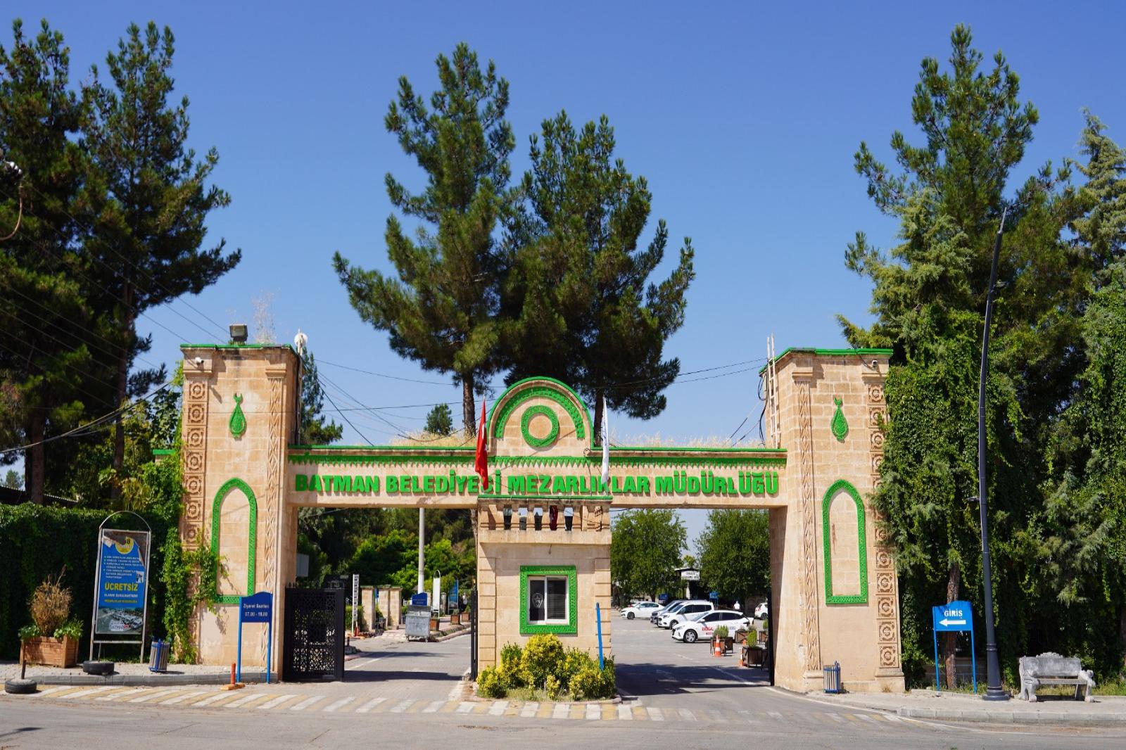 TÜM MEZARLIKLARDA TEMİZLİK, BAKIM VE ONARIM ÇALIŞMALARI SÜRÜYOR