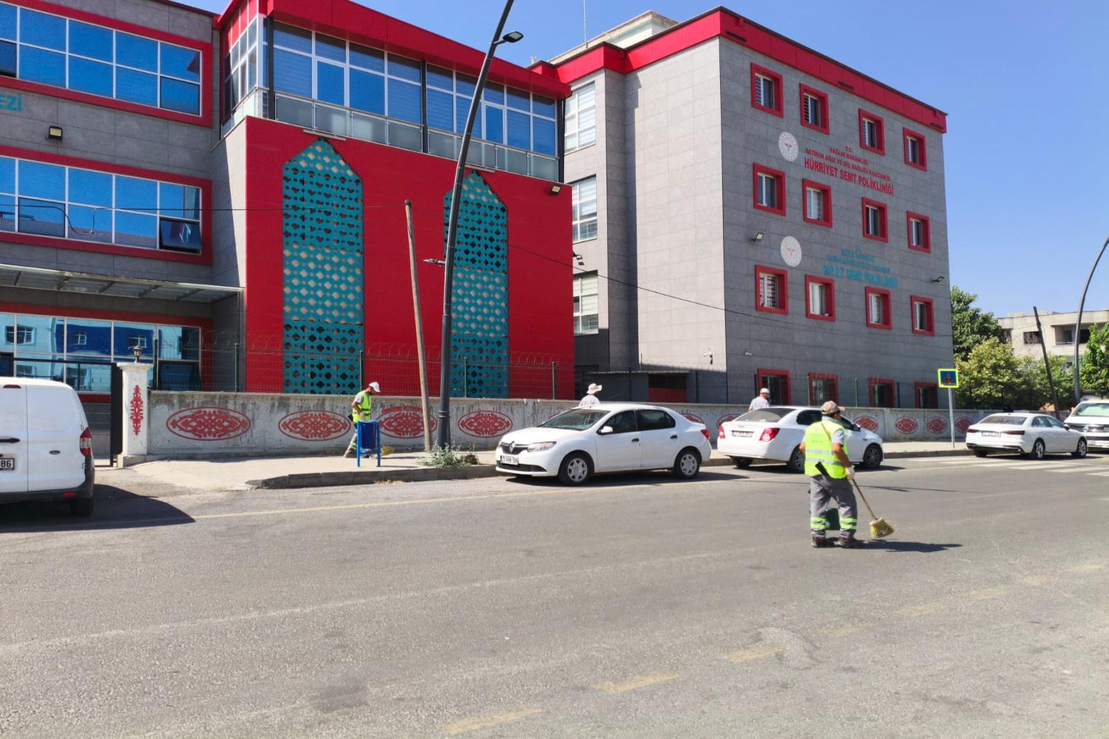 Batman’da Mahallelerde Temizlik Çalışmaları Sürüyor