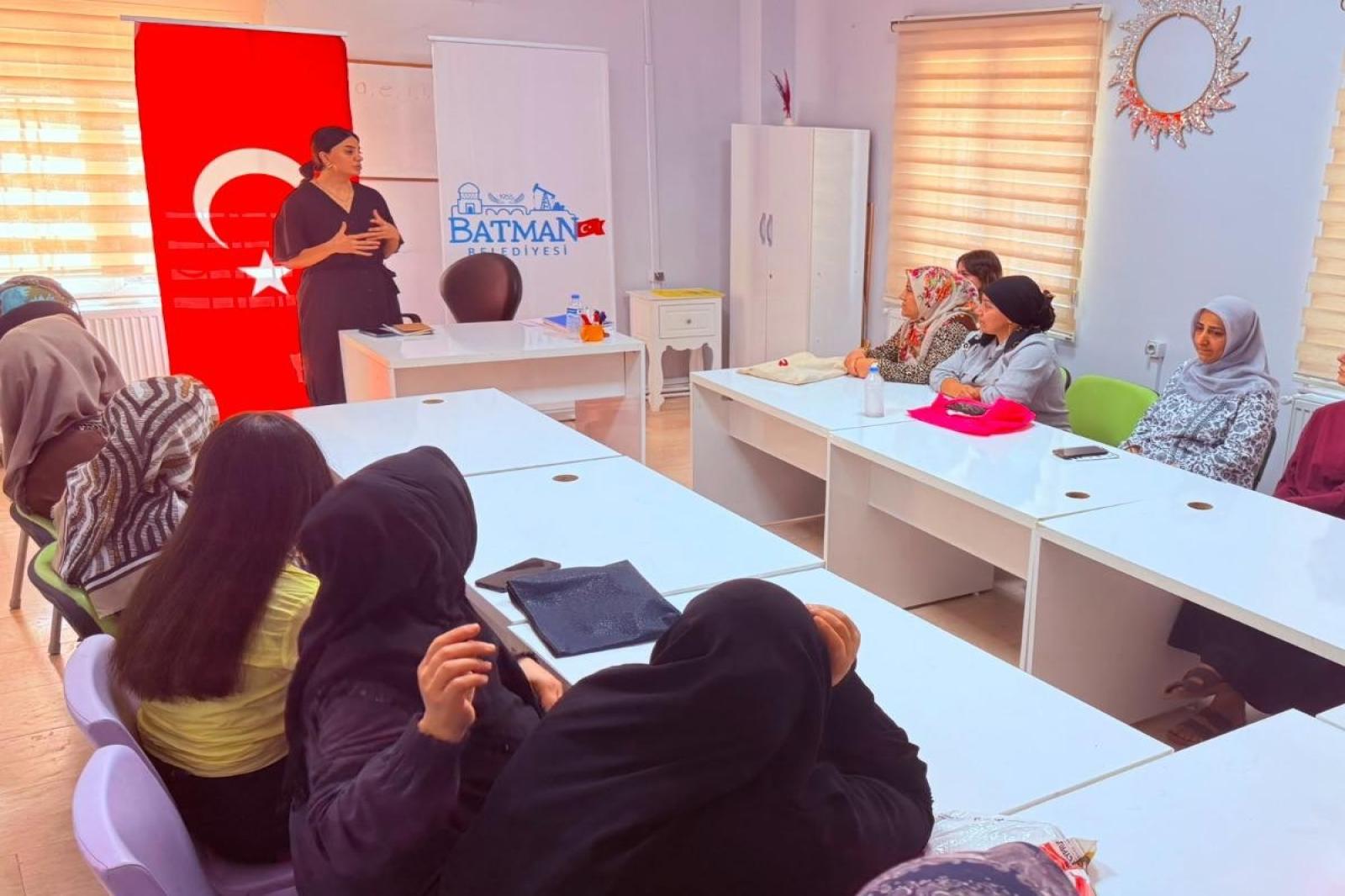 BATMAN’DA KADINLARA YÖNELİK FARKINDALIK EĞİTİMLERİ SÜRÜYOR