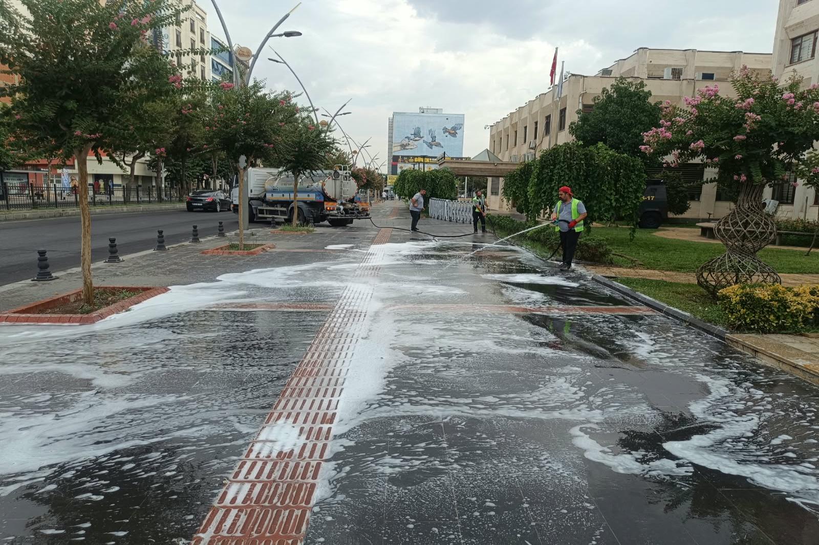 8 AYDA, 24 BİN KM YOL SÜPÜRÜLDÜ