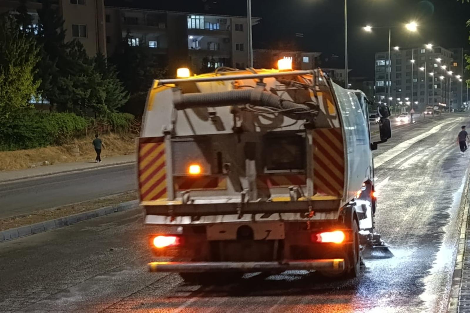 Temizlik Çalışmaları Tüm Hızıyla Devam Ediyor