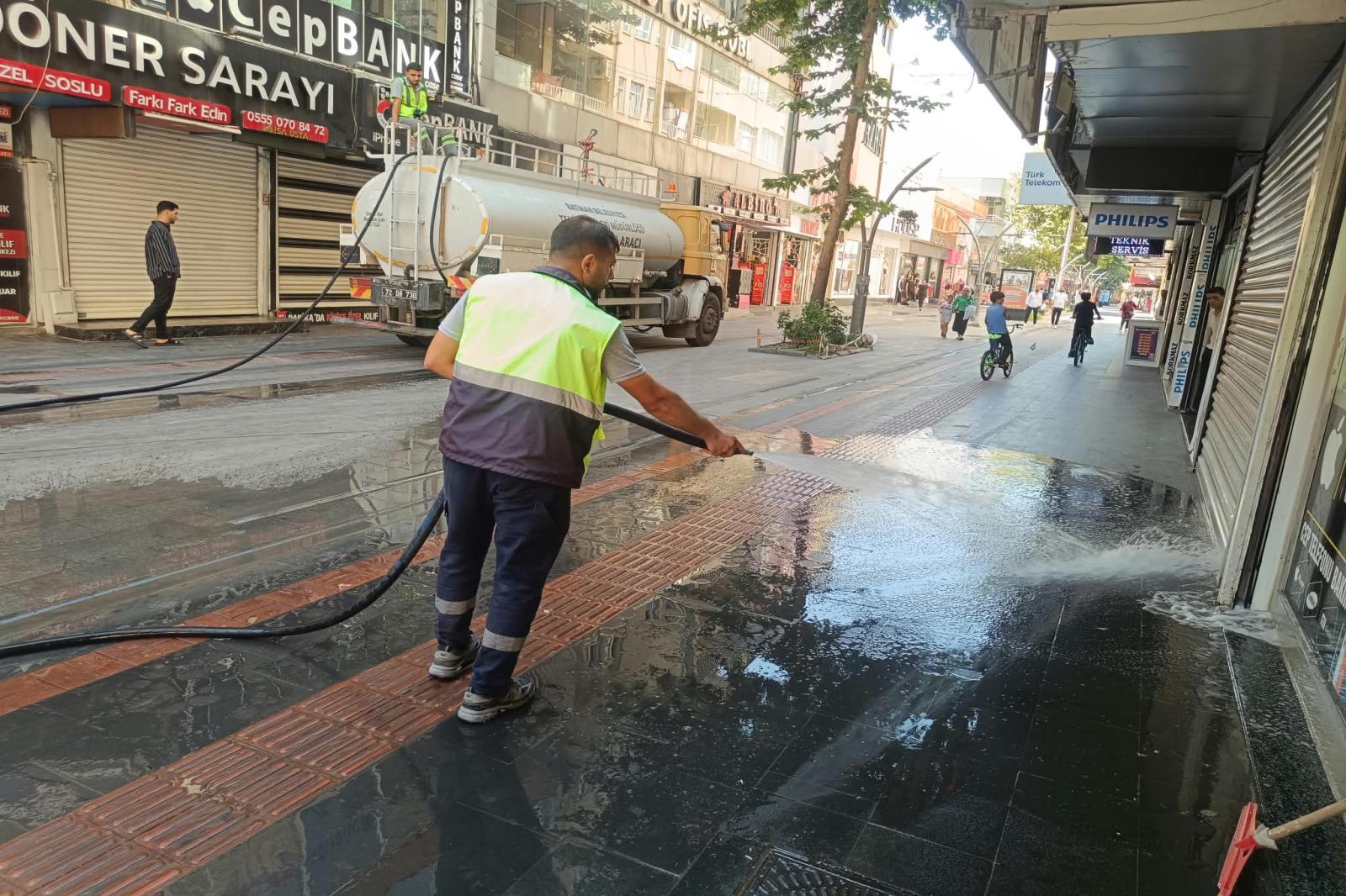 TEMİZLİK İŞLERİ KÖŞE BUCAK SAHADA