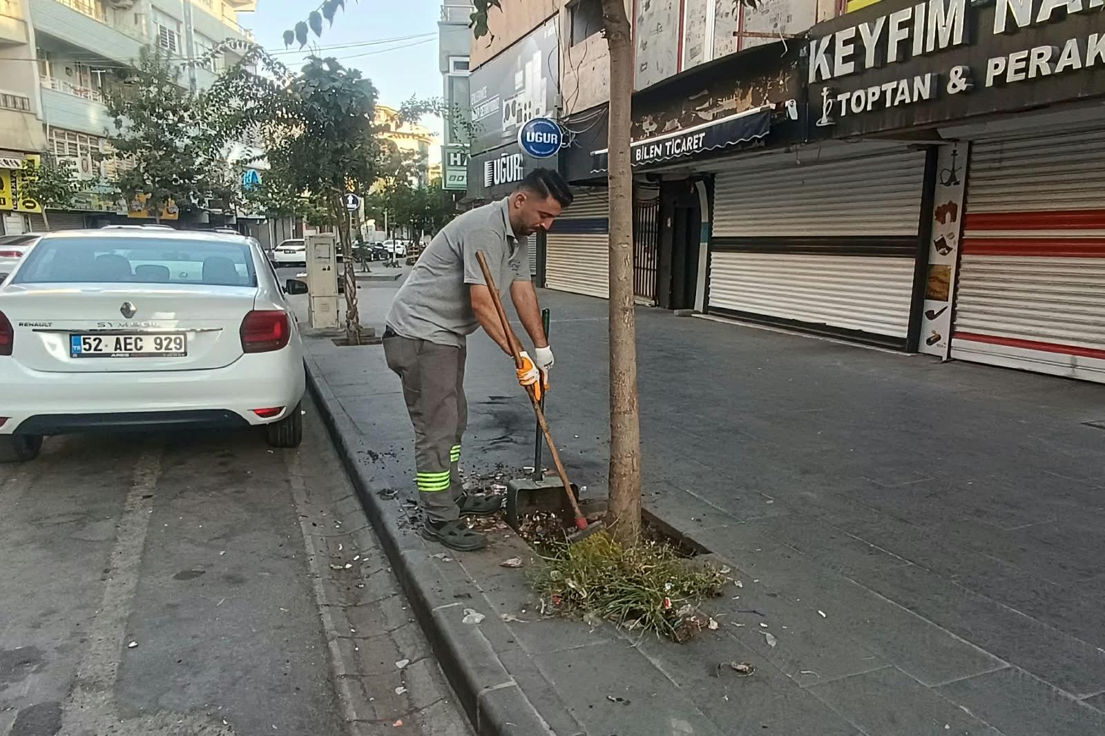 KENTİN HİJYENİK KALMASINI SAĞLAMAK İÇİN UĞRAŞIYORLAR