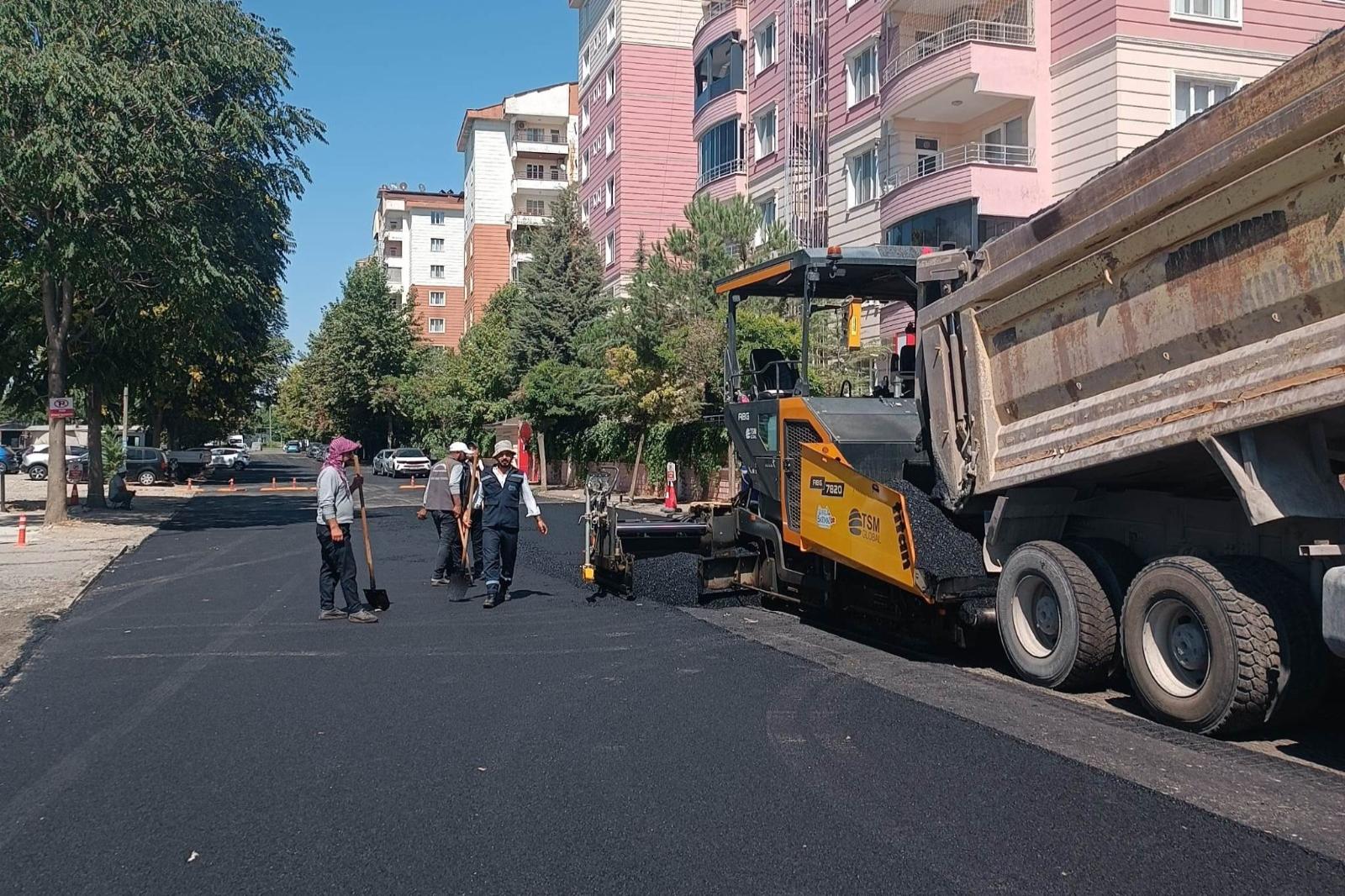 Batman'da Üstyapı Mesaisi : 45 Mahallede Eş Zamanlı Çalışma