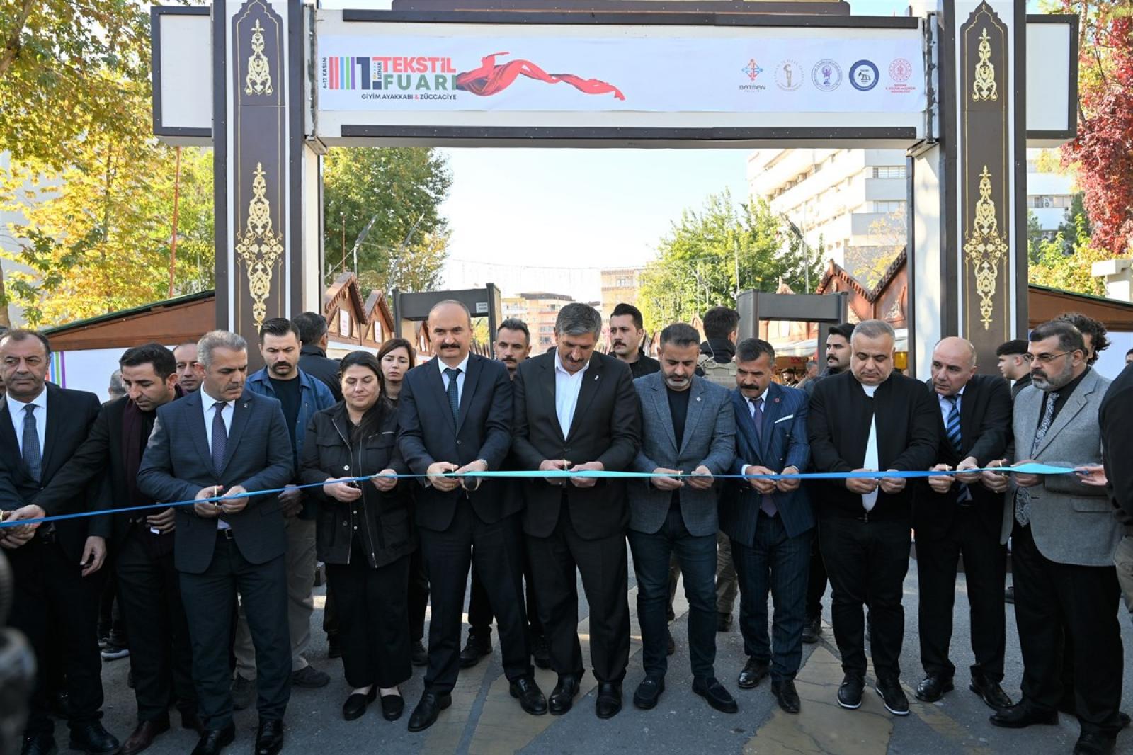 Batman 1. Tekstil Zücaciye ve Ayakkabı Fuarı Ziyaretçilere Kapılarını Açtı